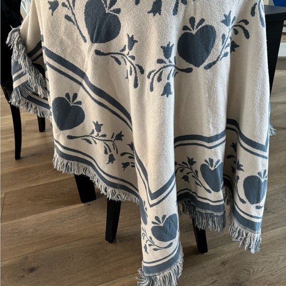 Floral Heart Patterned Throw Blanket - Picture 4 of 5